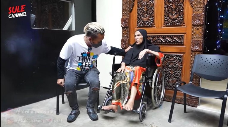 7 Potret Kondisi Terbaru Dorce Gamalama Belum lama ini Sule menjenguk dan mengunjungi Dorce Gamalama yang sempat dilarikan ke rumah sakit. Yuk intip potret terkininya!