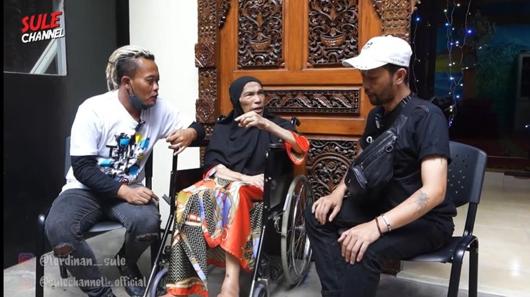 7 Potret Kondisi Terbaru Dorce Gamalama Belum lama ini Sule menjenguk dan mengunjungi Dorce Gamalama yang sempat dilarikan ke rumah sakit. Yuk intip potret terkininya!