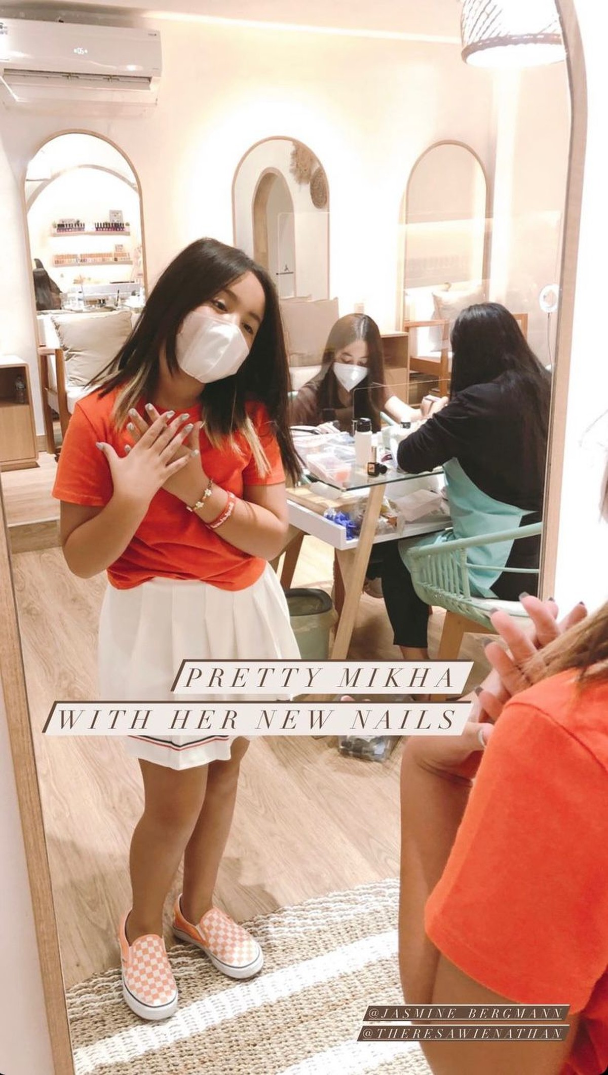 Mikhayla putri Nia Ramadhani baru-baru ini tampak asyik nyalon dan jalan-jalan di mal&period; Yuk intip potretnya&excl;