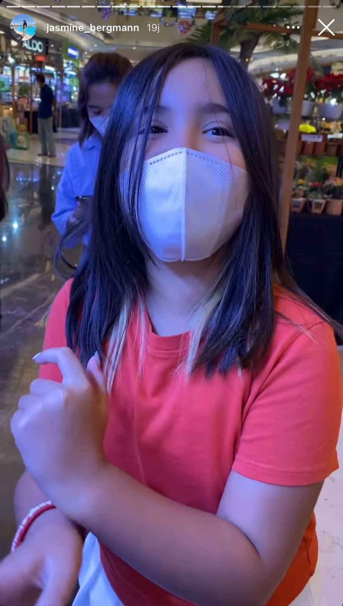 Mikhayla putri Nia Ramadhani baru-baru ini tampak asyik nyalon dan jalan-jalan di mal&period; Yuk intip potretnya&excl;