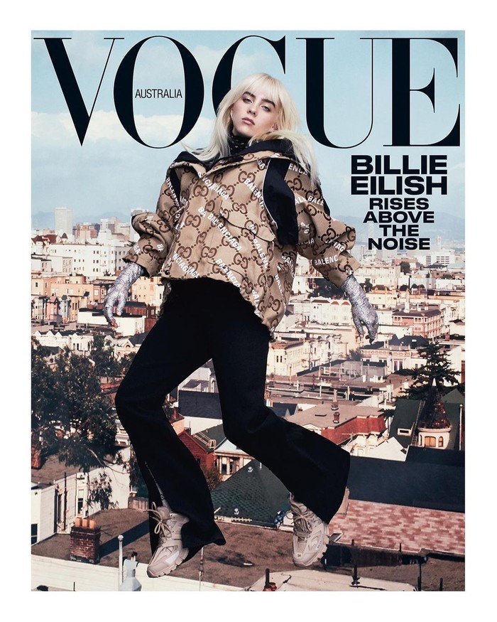 Gaya sporty khas Billie Eilish terlihat lebih fresh saat ia memakai parka dari koleksi yang dijuluki The Hacker Project ini di cover Vogue Australia. Foto: Emma Summerton/Vogue Australia