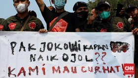 FOTO: Driver Ojol Demo Tuntut Kejelasan Hukum, Mau Curhat ke Jokowi