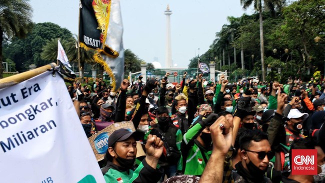 Pengemudi ojol mendesak Kemenhub memperbaiki aturan tarif yang menjamin kesejahteraan mereka. Mereka juga mendesak Kemenhub perbaiki perjanjian kemitraan.