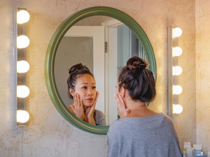 5 Rahasia Skincare untuk Kulit Berminyak, Tetap Gunakan Pelembap Bun
