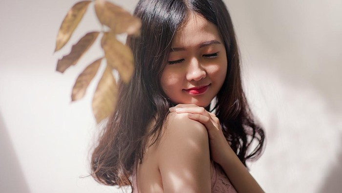 Tips Mengatasi Kulit Tubuh dan Wajah yang Belang, Bikin Makin Pede Tampil di Depan Umum!