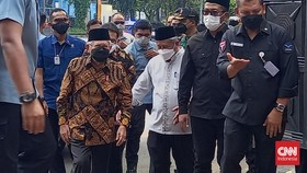 Mobil Ma'ruf Amin Lolos dari Adangan Pedemo BBM di Palembang