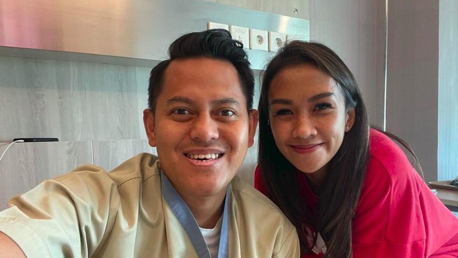 Calon suami Melanie Putria jalani operasi pengangkatan tumor.