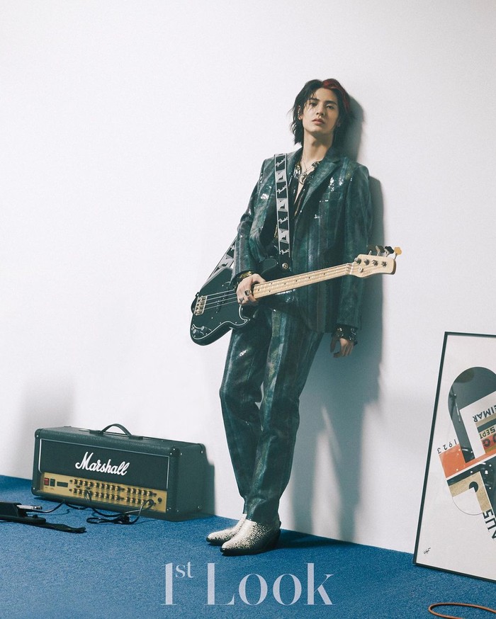 Mereka pun telah menyiapkan hadiah untuk penggemar berupa potret menawan bergaya rock and roll hingga wawancara yang bisa ditemukan dalam majalah 1st Look Korea volume 231 type B./ Foto: Yoon Ji Yong/1st Look Korea