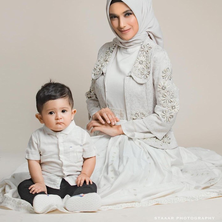 <p>Dalam captionnya, Nadya ungkap bahwa dirinya dan Baihaqqi siap menjalani tahun 2022 dengan bahagia. "Assalamualaikum, 2022. Insyaallah kita berdua siap merenda cerita penuh bahagia," tulisnya melalui akun @nadyamustikarahayu. (Foto: Instagram @nadyamustikarahayu)</p>