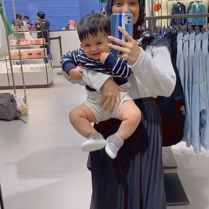 <p>Nadya Mustika dan Rizki DA sudah resmi bercerai sejak beberapa waktu yang lalu, Bunda. (Foto: Instagram @nadyamustikarahayu)</p>