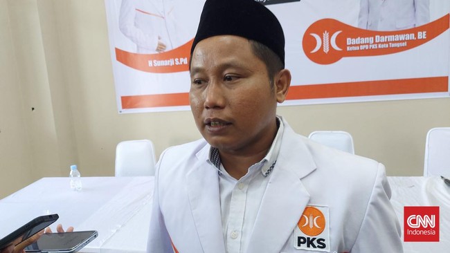 Narji Cagur mengungkap alasan resmi bergabung ke PKS setelah dikabarkan dekat dengan partai Demokrat.