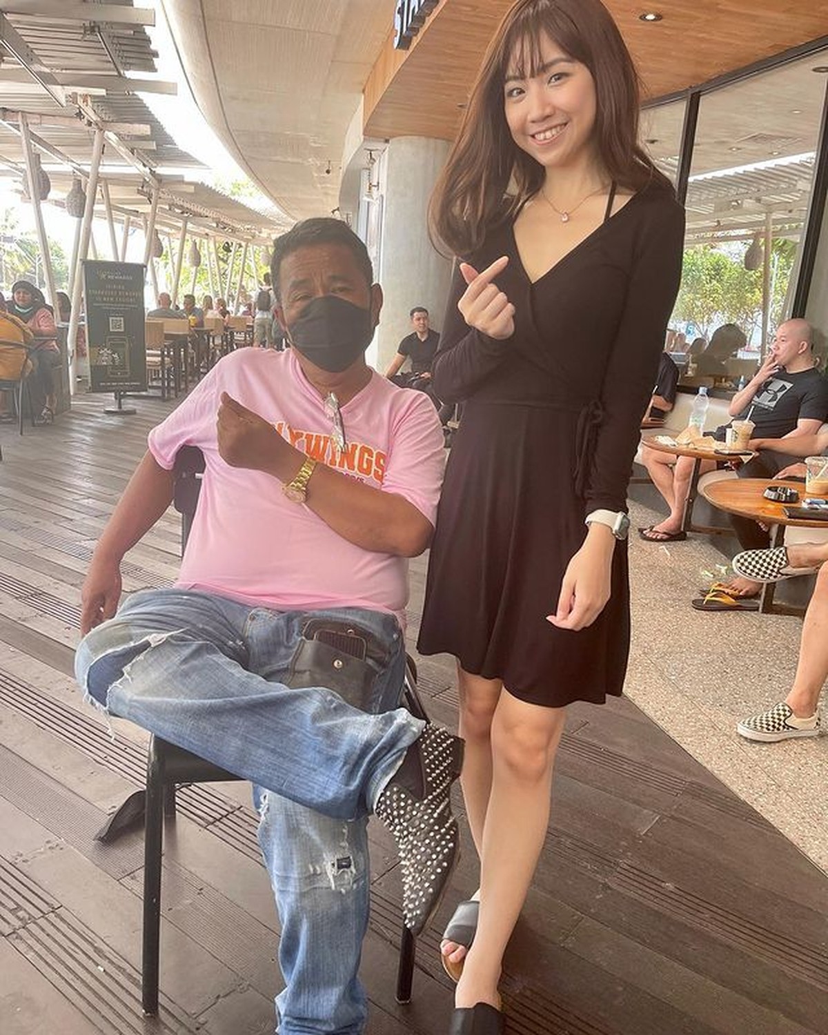 Penampilan terbaru Hotman Paris dengan wajah lesu dan tubuh kurus menjadi sorotan&period; Yuk kita intip potretnya&excl;