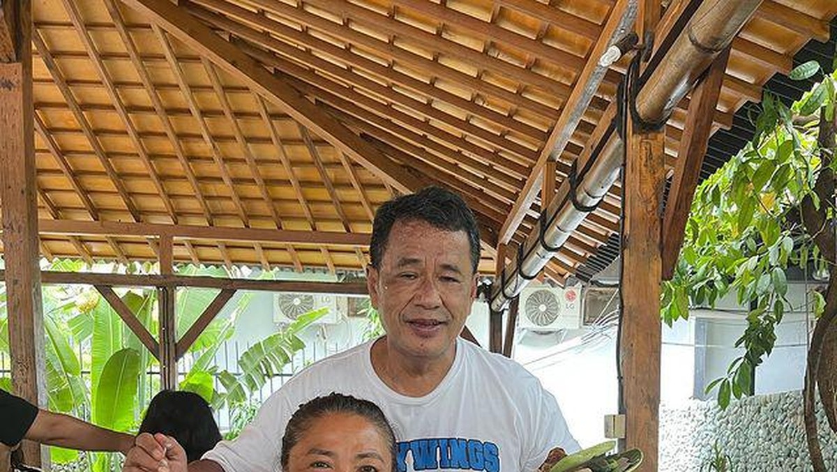 Penampilan terbaru Hotman Paris dengan wajah lesu dan tubuh kurus menjadi sorotan&period; Yuk kita intip potretnya&excl;