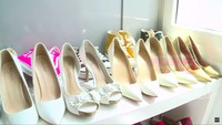<p>Kalau melihat wardrobe dr. Gladys, Bunda akan merasa seperti berada di dalam mal. Deretan sepatu bermerek ada di sini. (Foto: YouTube TRANS TV Official)</p>