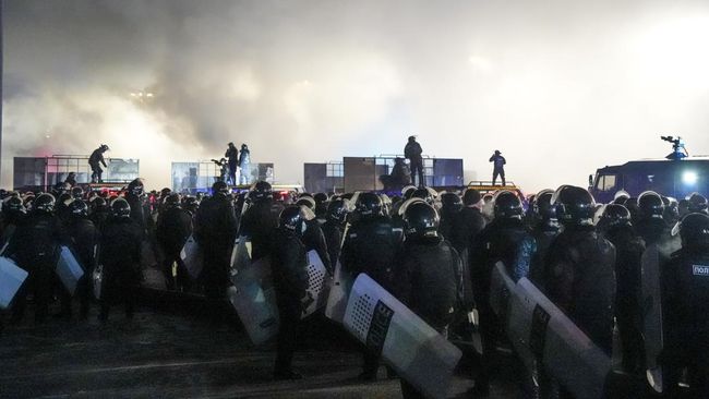 Kepolisian di Almaty, Kazakhstan, mengatakan telah menangkap sekitar 2.000 orang, menyusul kerusuhan yang terjadi di negara itu.