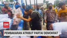 VIDEO: Pembakaran Atribut Partai Demokrat