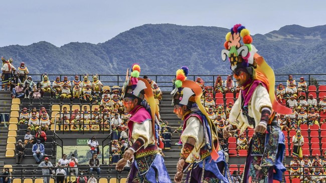FOTO: Warna-warni Karnaval Hitam dan Putih di Kolombia