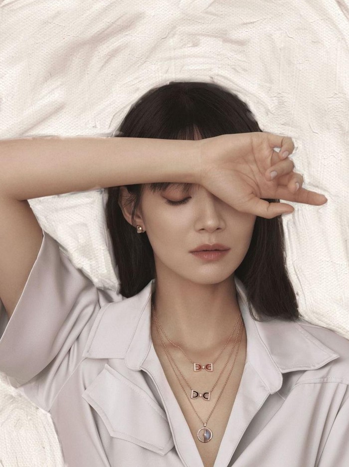 Pada Selasa, (4/1) lalu, agensi Shin Min Ah melalui Instagram resminya mengumumkan bahwa sang aktris resmi menjadi muse terbaru untuk brand DIDIER DUBOT./ Foto: instagram.com/ament_official