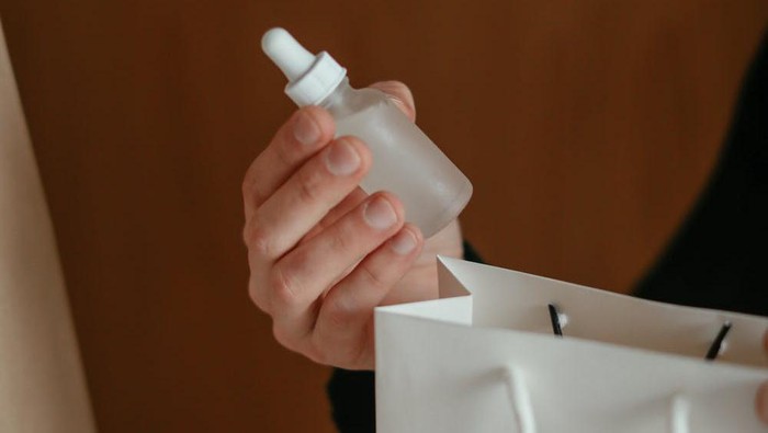 Hyaluronic Acid dan Retinol Bisa Jadi Duet Maut, Mana yang Sebaiknya Dipakai Lebih Dulu?