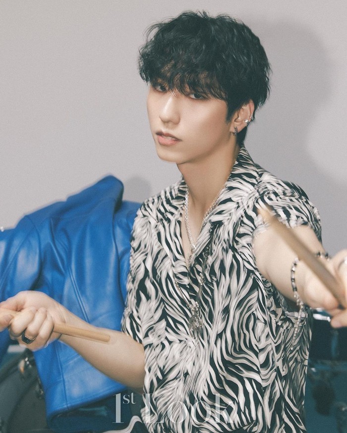 Xdinary Heroes sendiri resmi melangsungkan debut pada 6 Desember 2021 lalu dengan jumlah personil 6 orang. Mereka tampil penuh pesona membawakan musik bertajuk 'Happy Death Day'./ Foto: Yoon Ji Yong/1st Look Korea