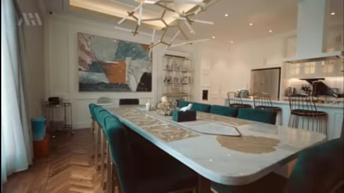 Kabar tak menyenangkan datang dari Irwansyah&comma; rumah mewahnya jadi jaminan dan akan dilelang karena ulah sang adik&period; Yuk intip potretnya&excl;