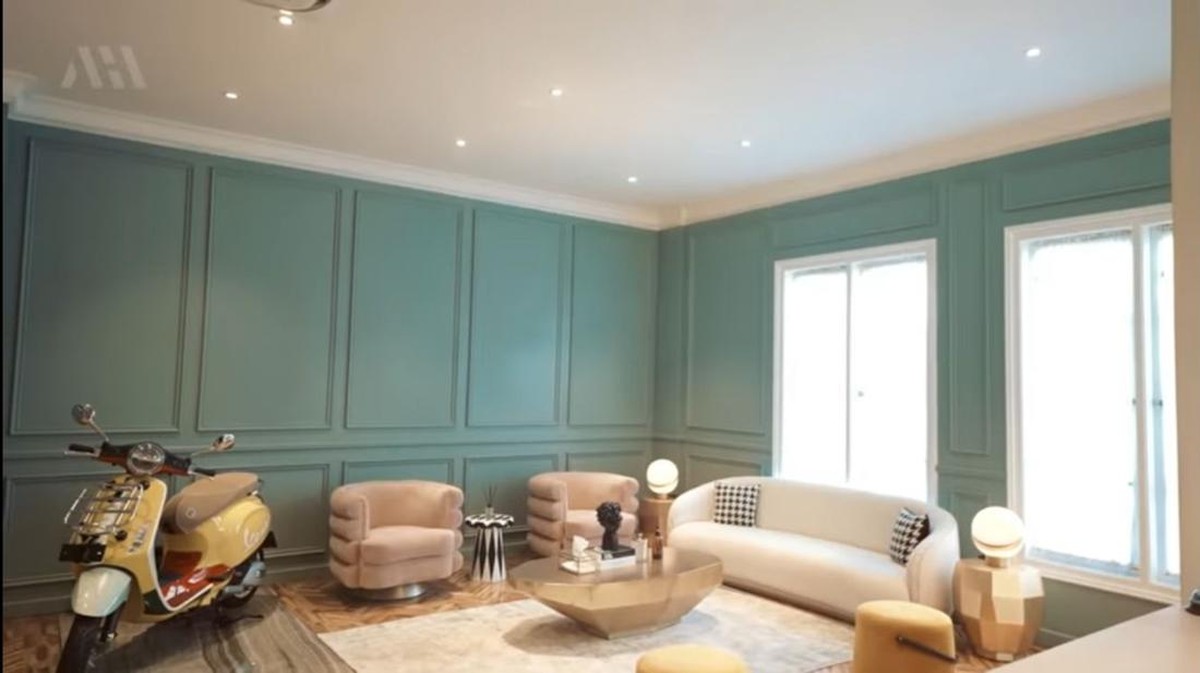 Kabar tak menyenangkan datang dari Irwansyah&comma; rumah mewahnya jadi jaminan dan akan dilelang karena ulah sang adik&period; Yuk intip potretnya&excl;