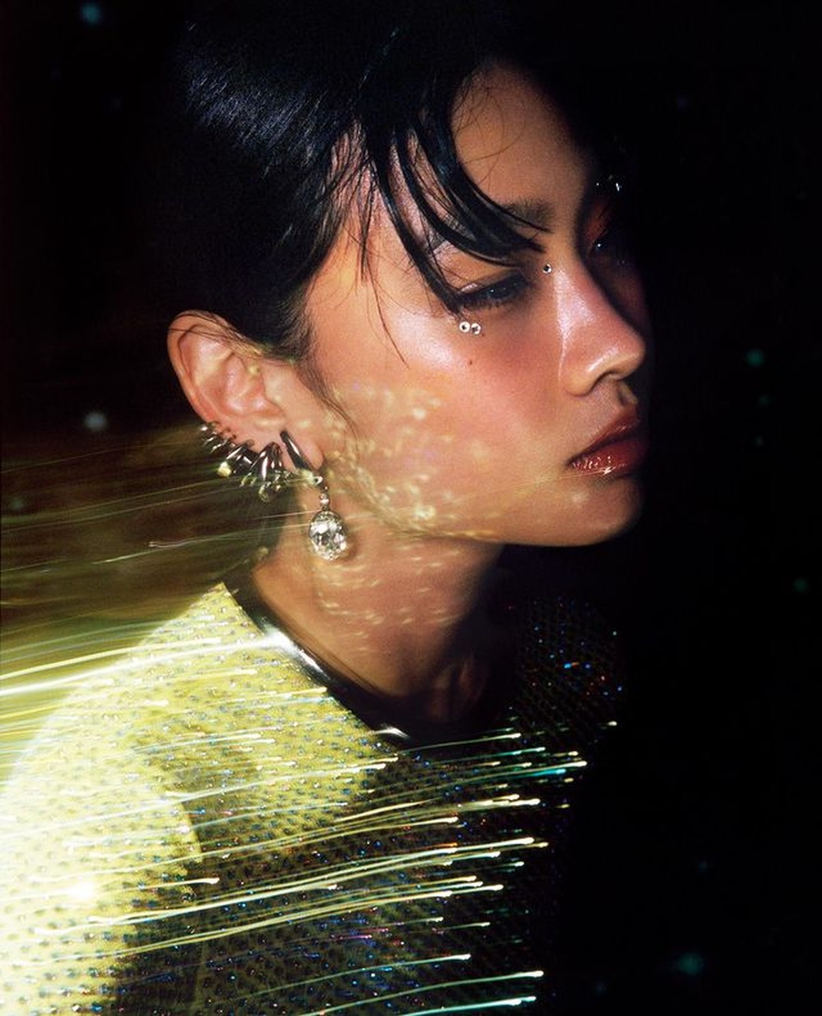 Usai membintangi 'Squid Game'&comma; nama Jung Ho Yeon semakin melejit hingga tampil jadi sampul majalah VOGUE&period; Yuk intip potretnya&excl;