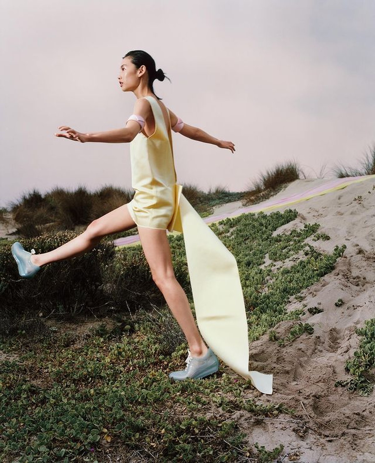 Usai membintangi 'Squid Game'&comma; nama Jung Ho Yeon semakin melejit hingga tampil jadi sampul majalah VOGUE&period; Yuk intip potretnya&excl;