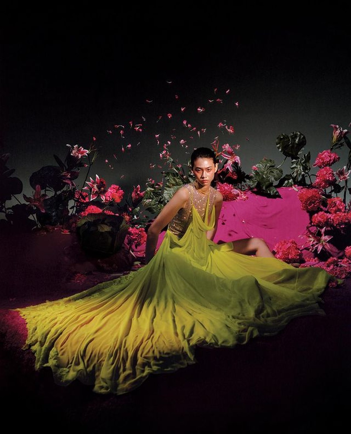 Usai membintangi 'Squid Game'&comma; nama Jung Ho Yeon semakin melejit hingga tampil jadi sampul majalah VOGUE&period; Yuk intip potretnya&excl;