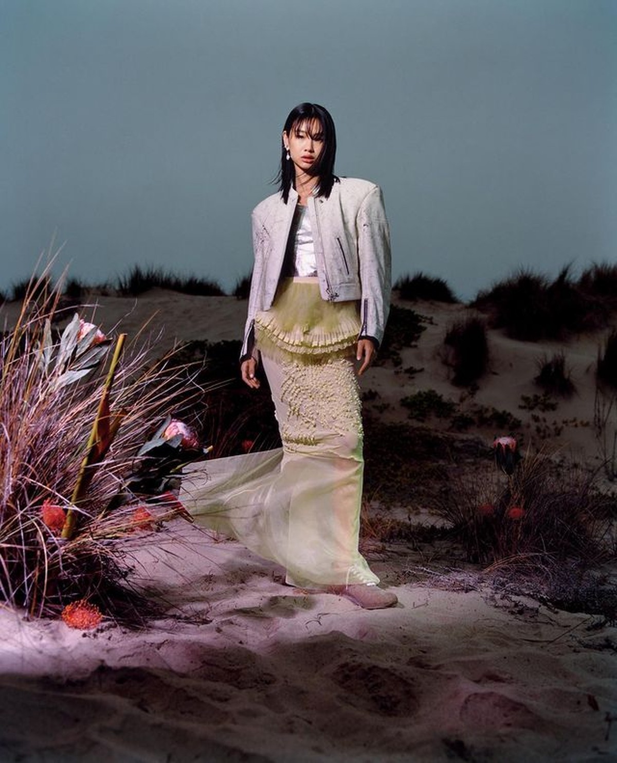 Usai membintangi 'Squid Game'&comma; nama Jung Ho Yeon semakin melejit hingga tampil jadi sampul majalah VOGUE&period; Yuk intip potretnya&excl;