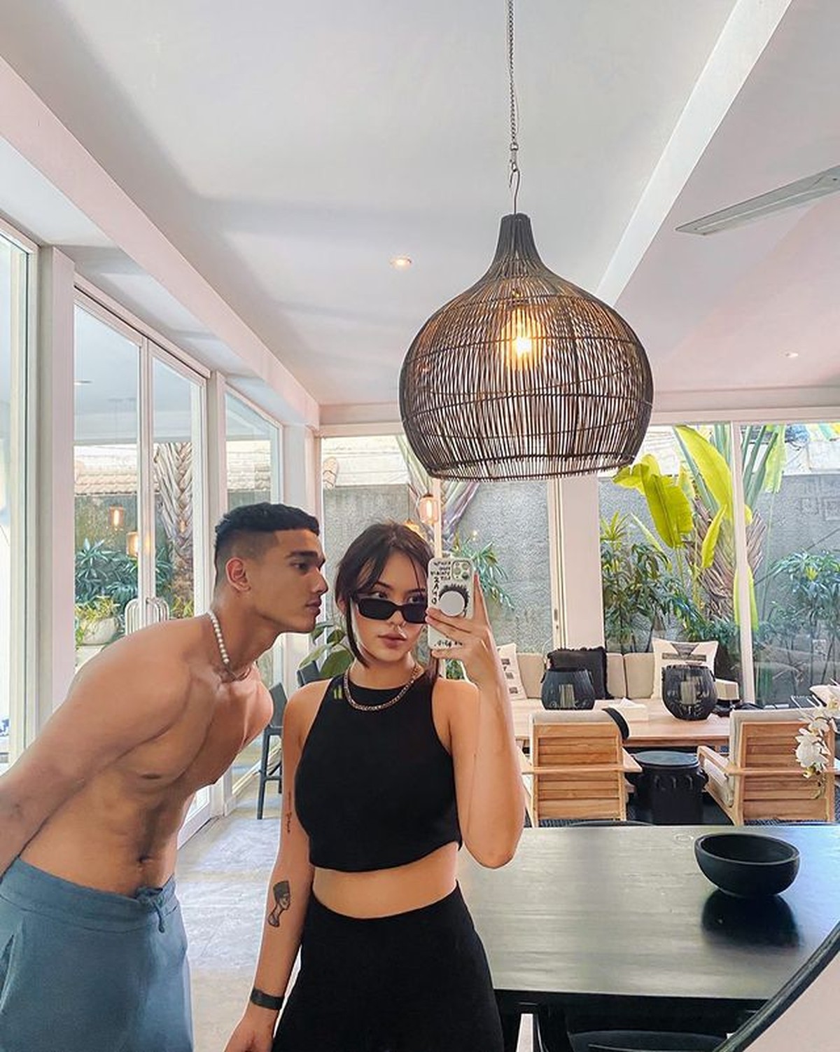 7 Potret Fadly Faisal dan Kekasih