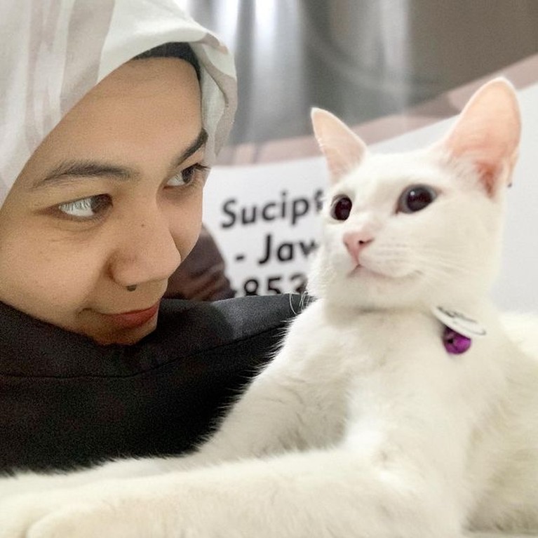 7 Potret Mommy ASF Penulis Layangan Putus Disebut Kinan di Dnia Nyata 7 Potret Mommy ASF Penulis Layangan Putus Disebut Kinan di Dnia Nyata
