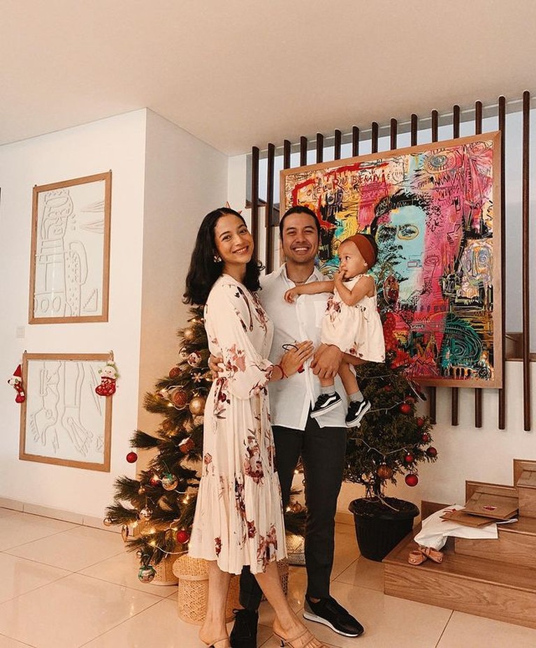 8 Potret Bahagia Pernikahan Putri Marino & Chicco Jerikho Pernikahan Putri Marino dan Chicco Jerikho sedang jadi sorotan karena digoyang isu cerai. Yuk intip potret bahagia mereka!