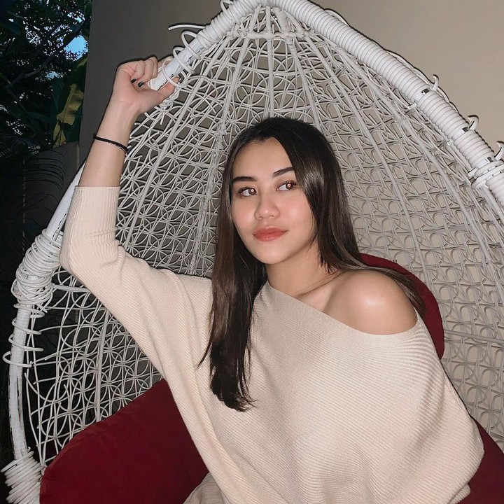 <p>Enggak cuma itu, Aaliyah Massaid juga terjun ke dunia hiburan mengikuti orang tuanya. Ia memulai debut di film <em>Sayap Kecil Garuda</em> dan sinetron <em>Bintang di Langit</em> pada 2014 lalu. (Foto: Instagram @aaliyah.massaid)</p>