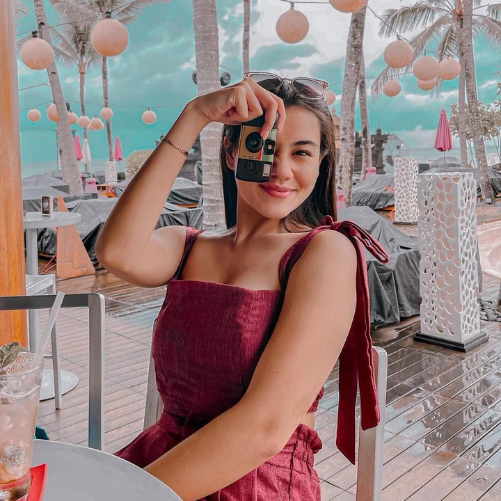 <p>Putri mendiang aktor dan politikus Adjie Massaid itu tumbuh menjadi gadis memesona. Ia menjelma jadi selebgram hits dengan followers hampir 1 juta di Instagram. (Foto: Instagram @aaliyah.massaid)</p>