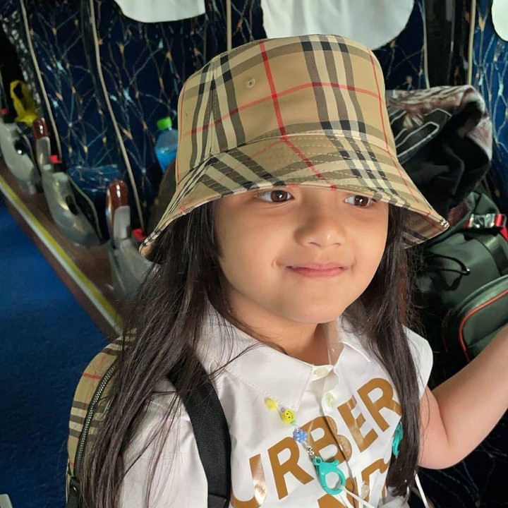 <p>Banyak yang bilang Arsy memiliki bakat di dunia hiburan karena selalu tampil percaya diri di depan kamera. Setuju enggak, Bunda? (Foto: Instagram @queenarsy)</p>