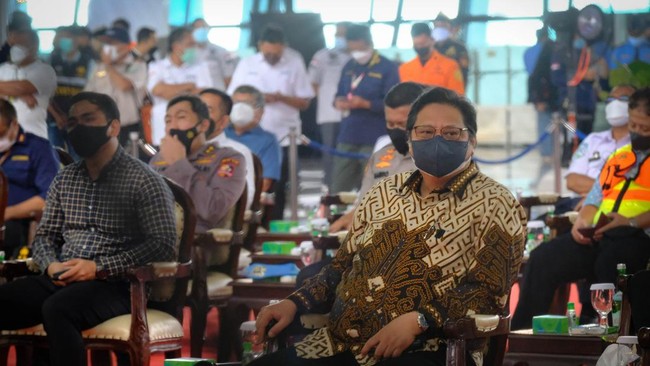 Pemerintah memperkuat sinergitas Pusat dengan Daerah, fasilitas pelayanan kesehatan, dan SDM Kesehatan dalam mencegah dan mengendalikan penularan Omicron.