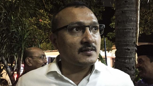 Ferdinand Hutahaean Dituntut 7 Bulan Bui Kasus Kicau 'Allahmu Lemah' Ferdinand Hutahaean dinyatakan bersalah atas kicau Allahmu lemah beberapa waktu lalu. Eks politikus Demokrat ini dituntut 7 bulan penjara.