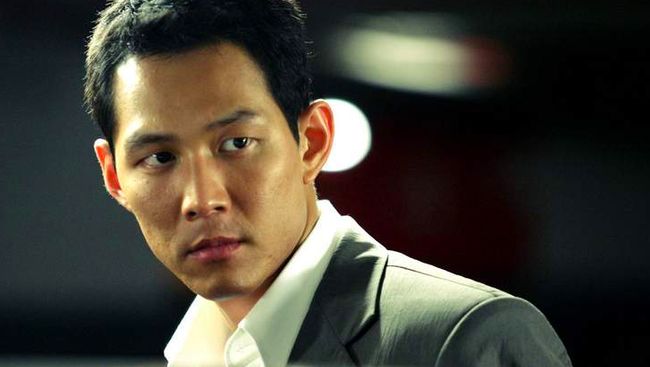 Acara K-Movievaganza Trans7 akan menayangkan film Korea, Typhoon (2005) pada Jumat (7/1) pukul 01.15 WIB.