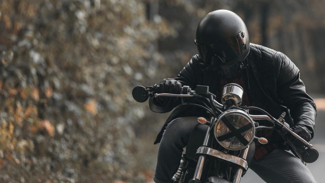 Polisi menangkap geng motor yang melakukan freestyle di jalan protokol di Makassar.