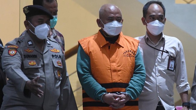 Kasasi ditolak MA, Pepen tetap dihukum 12 tahun penjara, namun pencabutan hak politik turun menjadi tiga tahun.
