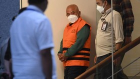 img-title KPK Periksa Tujuh Lurah di Bekasi Usut Aliran Uang ke Rahmat Effendi