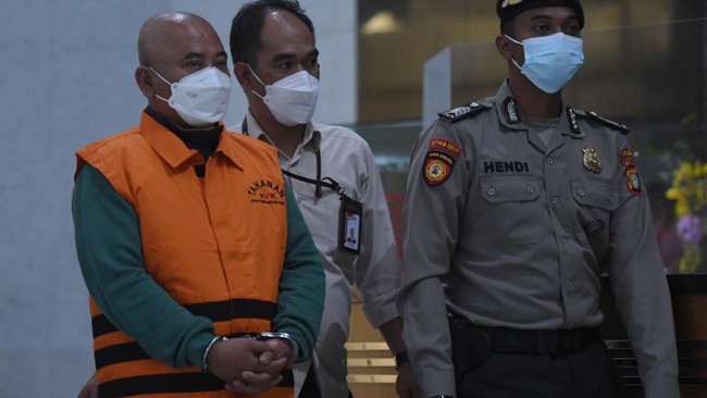 KPK memeriksa Kepala BPKAD Kota Bekasi Nadih Arifin terkait kasus dugaan korupsi yang menjerat Wali Kota Bekasi nonaktif, Rahmat Effendi.