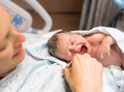 6 Penyebab Bayi Baru Lahir Enggan Menyusu, Salah Satunya Mengantuk Bun