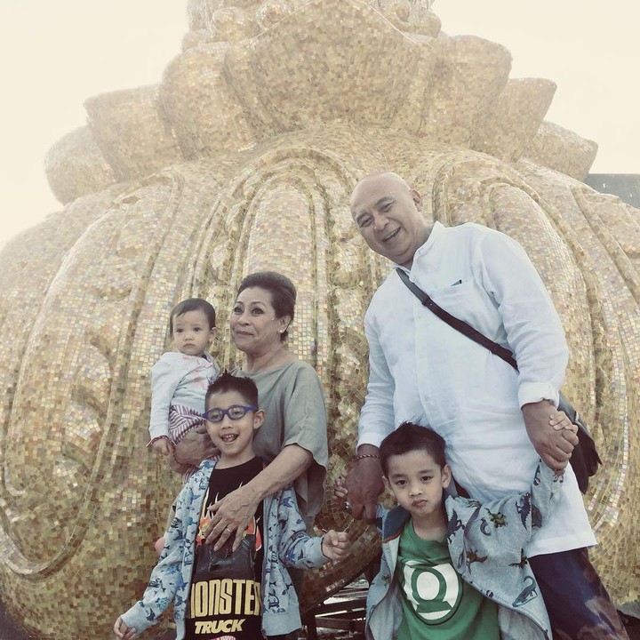 <p>Pria kelahiran 14 November 1951 ini juga pernah mengajak cucu-cucunya ke Garuda Wisnu Kencana Cultural (GWK) di Bali. Patung megah ini merupakan hasil karya Nyoman Nuarta yang cukup terkenal di Indonesia. (Foto: Instagram @nyoman_nuarta)</p>