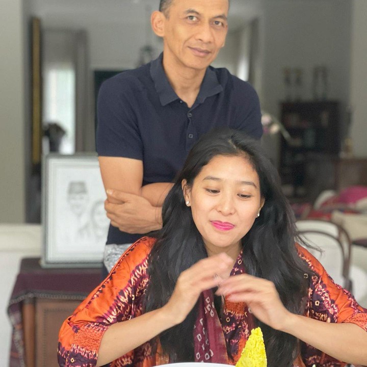 <p>Setelah foto perdana dipublikasi, Olivia Zalianty pun beberapa kali mengunggah momen kebersamaannya dengan Ndaru Kusumo. Keduanya kian mesra, Bunda. (Foto: Instagram @oliviazallianty)</p>