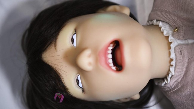 Sejumlah humanoid atau robot berbentuk manusia curi perhatian pengunjung pameran teknologi CES 2022 di Los Angeles, AS.
