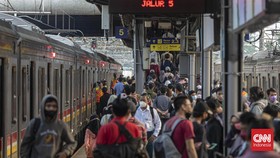 Jumlah Penumpang Akhir Pekan KRL Jabodetabek Melonjak 28 Persen