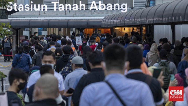 Jumlah daerah berstatus PPKM Level 4 tidak mengalami perubahan, tetap 7 daerah. Sementara Aglomerasi Jakarta kini berstatus PPKM Level 2.