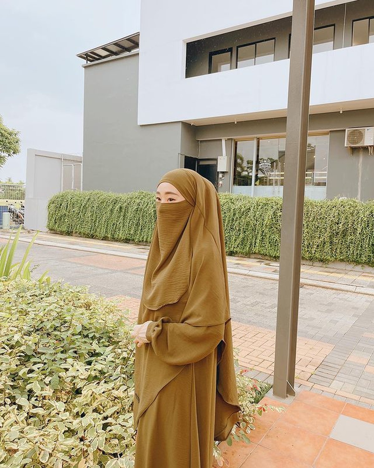 Pesona Larissa Chou Saat Tampil Pakai Cadar